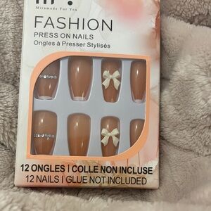 Affordable Fashion Finds Press On Nails - Nude and White
